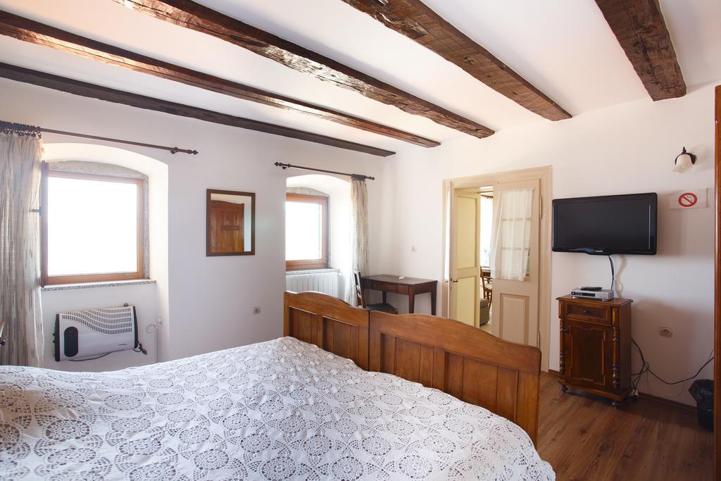 Apartments Villa Kastav In Old Town Center With Sea View And Parking Стая снимка