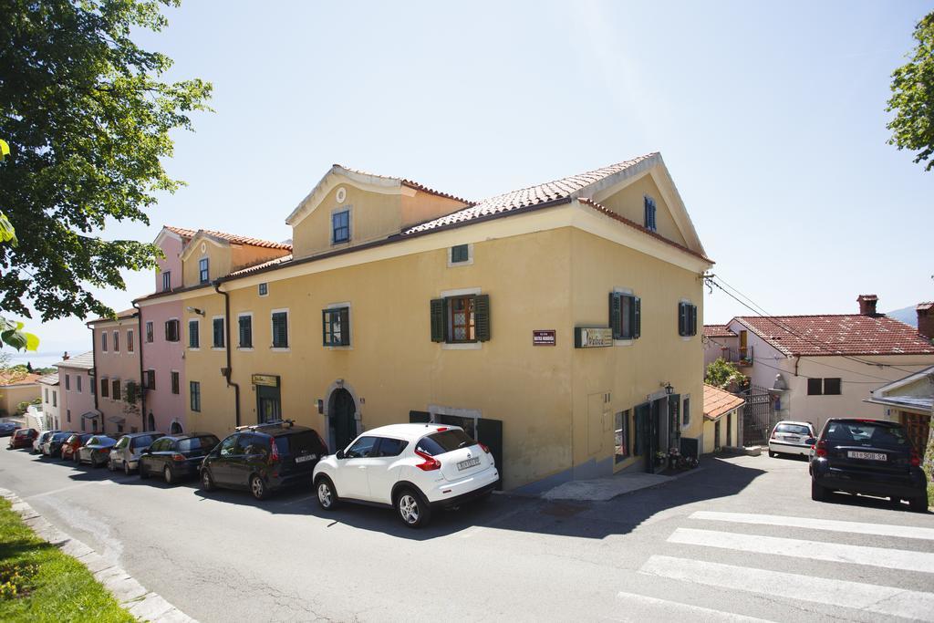 Apartments Villa Kastav In Old Town Center With Sea View And Parking Стая снимка