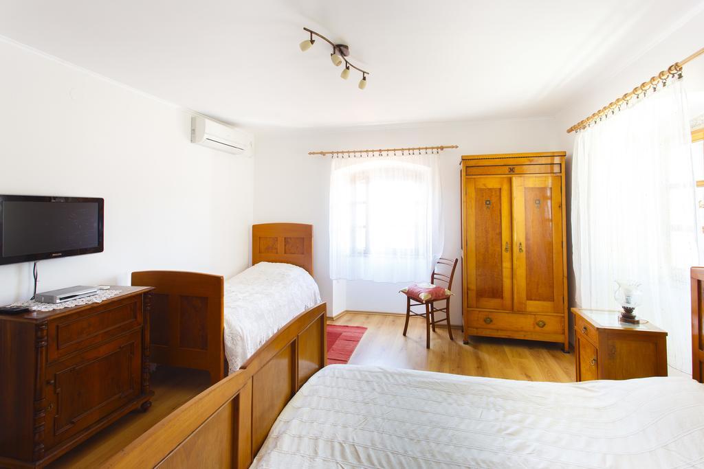 Apartments Villa Kastav In Old Town Center With Sea View And Parking Стая снимка