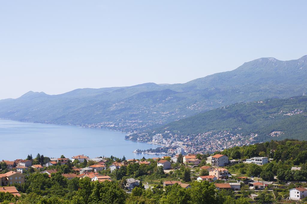 Apartments Villa Kastav In Old Town Center With Sea View And Parking Стая снимка