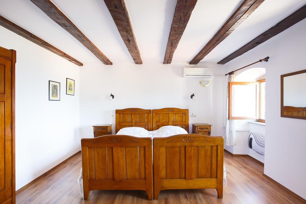 Apartments Villa Kastav In Old Town Center With Sea View And Parking Стая снимка