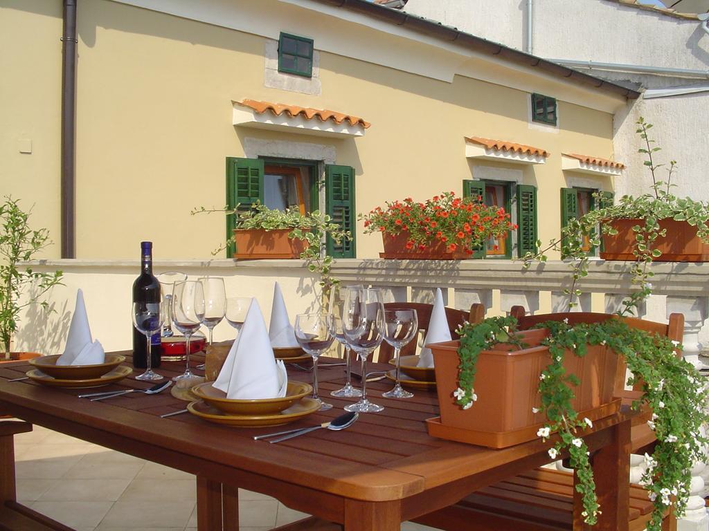 Apartments Villa Kastav In Old Town Center With Sea View And Parking Стая снимка